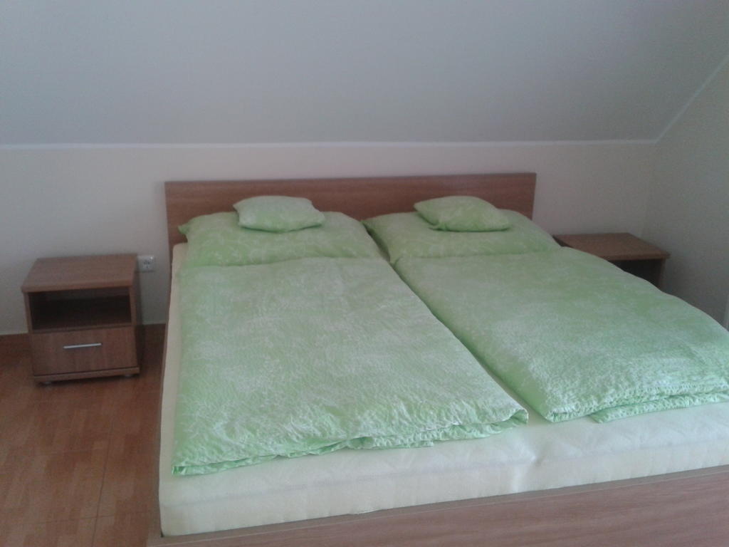 Hatarmenti Vendeghaz Zsira Zimmer foto